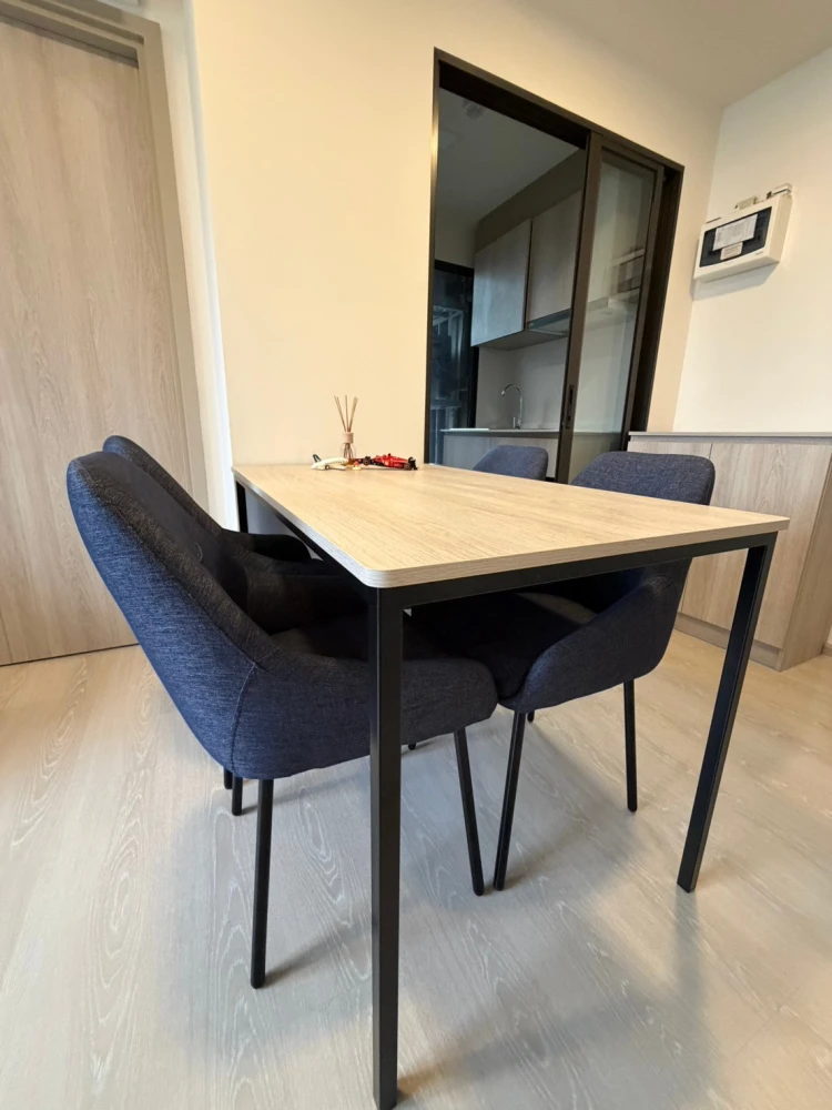 Selling a fully furnished d condo Air Ladkrabang unit on the 6th floor. Book now!