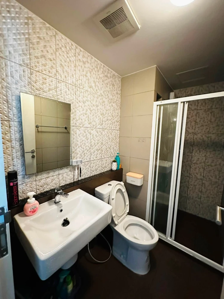 Selling D Condo Bliss Sriracha, 1 bedroom, 1 bathroom, fully furnished, in a prime location. Don't miss out!