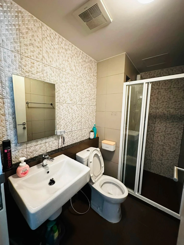 Selling D Condo Bliss Sriracha, 1 bedroom, 1 bathroom, fully furnished, in a prime location. Don't miss out!