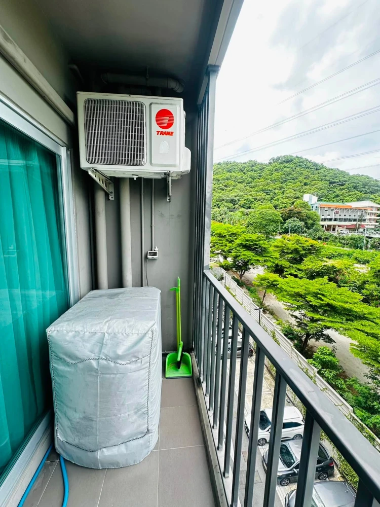 Selling D Condo Bliss Sriracha, 1 bedroom, 1 bathroom, fully furnished, in a prime location. Don't miss out!