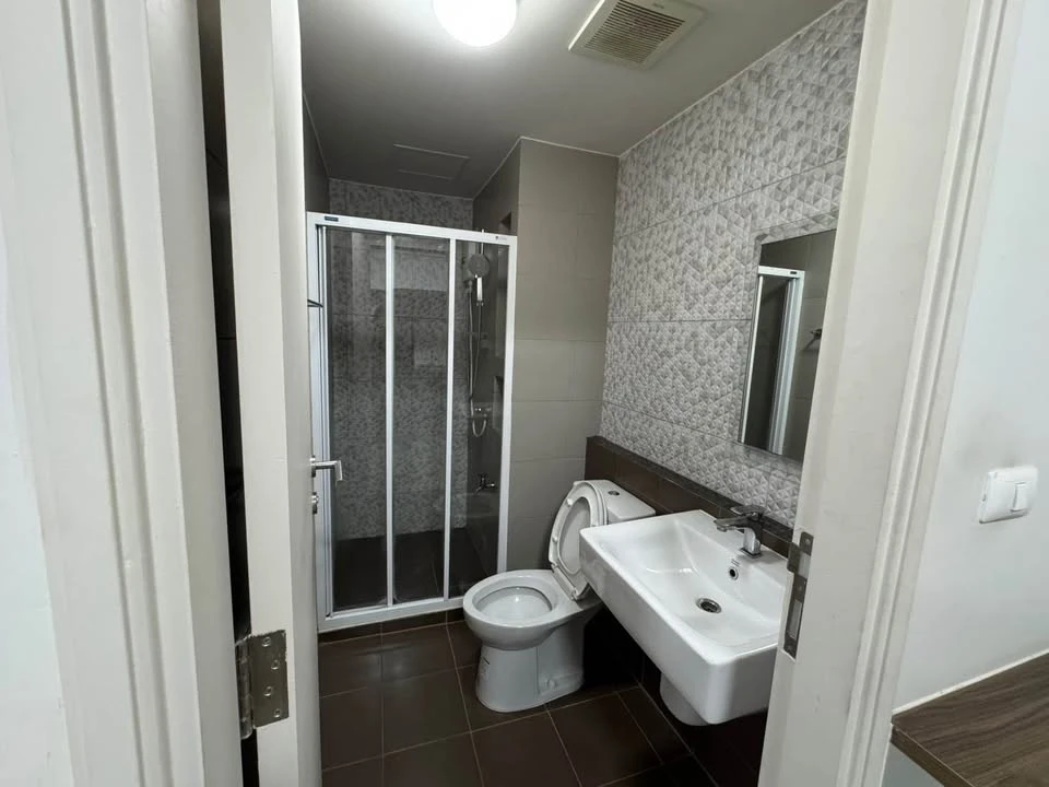 For sale: D Condo Bliss Sriracha, a nice room, good location, comes with a complete set of furniture. Can you not reserve it?