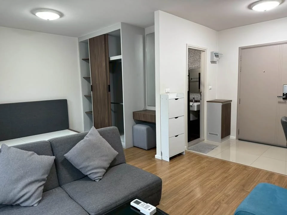 For sale: D Condo Bliss Sriracha, a nice room, good location, comes with a complete set of furniture. Can you not reserve it?