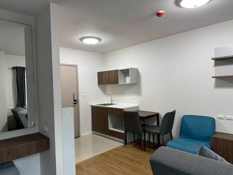 For sale: D Condo Bliss Sriracha, a nice room, good location, comes with a complete set of furniture. Can you not reserve it?