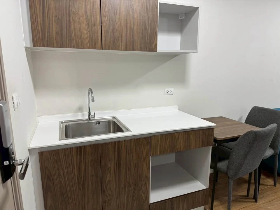 For sale: D Condo Bliss Sriracha, a nice room, good location, comes with a complete set of furniture. Can you not reserve it?