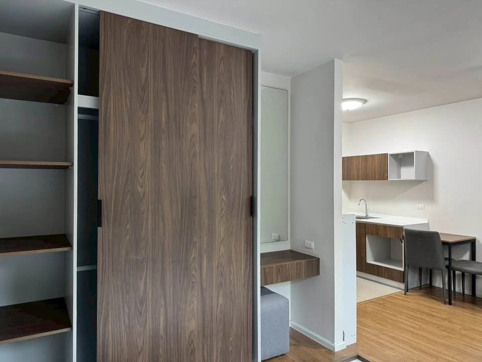 For sale: D Condo Bliss Sriracha, a nice room, good location, comes with a complete set of furniture. Can you not reserve it?