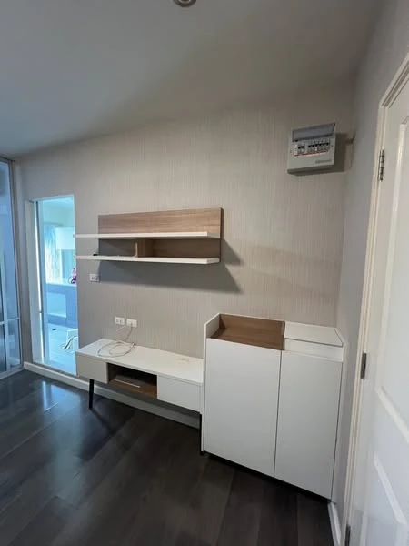For sale: D Condo Campus Resort Bangsean, 1 bedroom, 1 bathroom, fully furnished, with nice wallpaper. Reserve now!