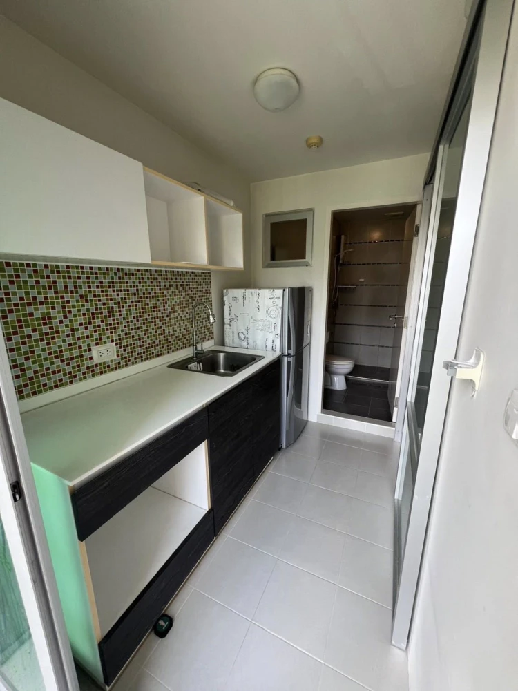 For sale: D Condo Campus Resort Bangsean, 1 bedroom, 1 bathroom, fully furnished, with nice wallpaper. Reserve now!