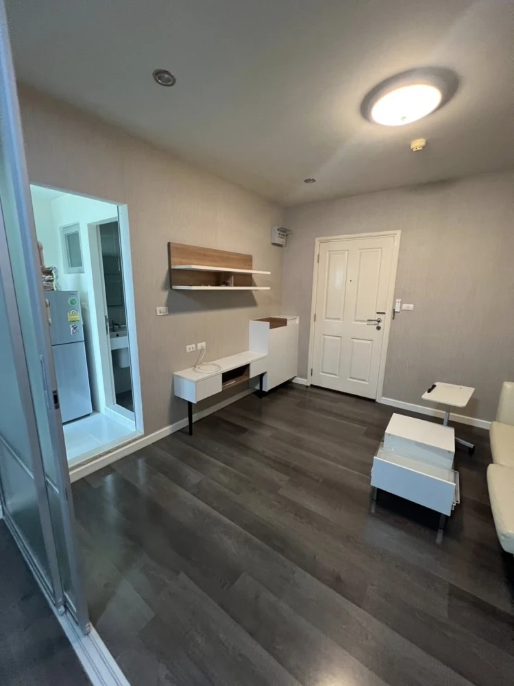 For sale: D Condo Campus Resort Bangsean, 1 bedroom, 1 bathroom, fully furnished, with nice wallpaper. Reserve now!