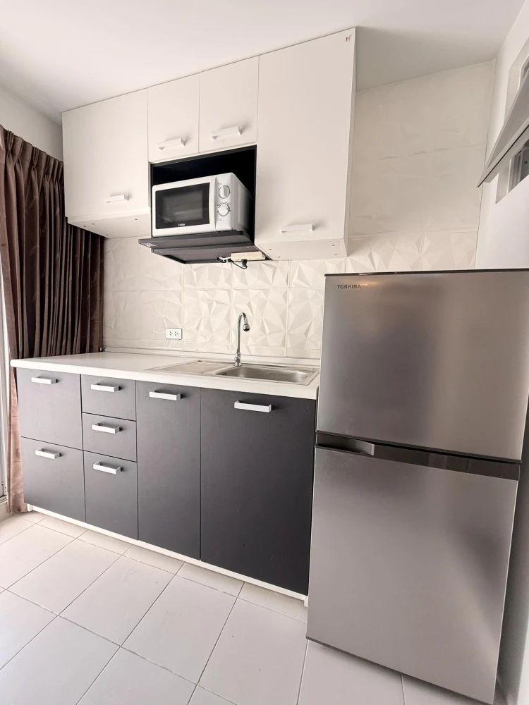 Selling D Condo Ramindra, 1 bedroom, 1 bathroom. High-quality built-in furniture and complete amenities. Book now!
