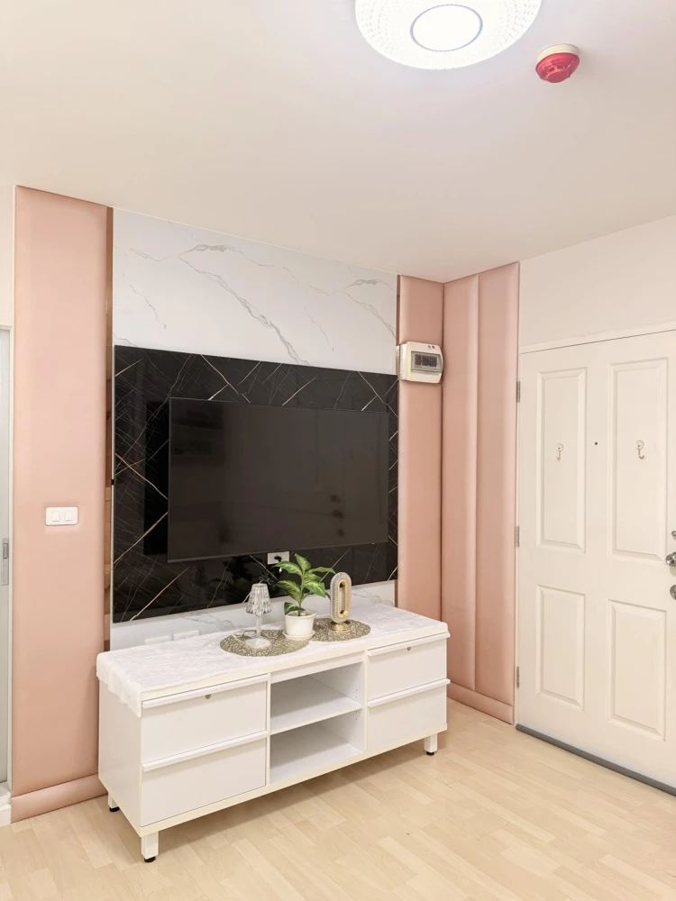 Selling D Condo Ramindra, 1 bedroom, 1 bathroom. High-quality built-in furniture and complete amenities. Book now!