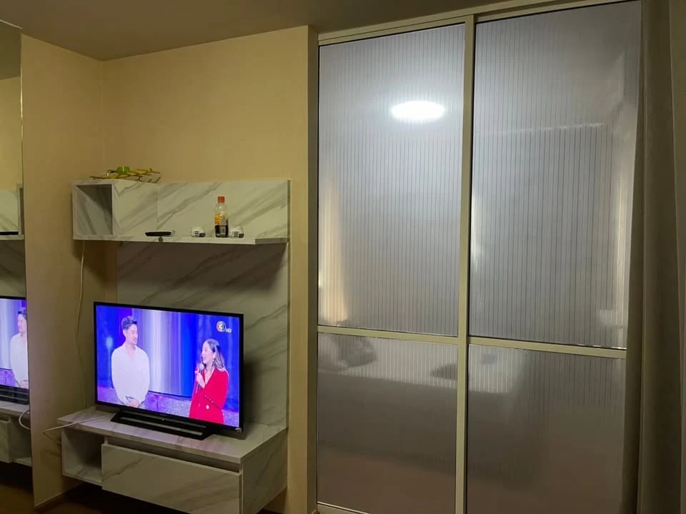 For sale: D Condo Ramkhamhaeng, 5th floor, fully furnished, good location, convenient transportation. If you're slow, you'll miss out.