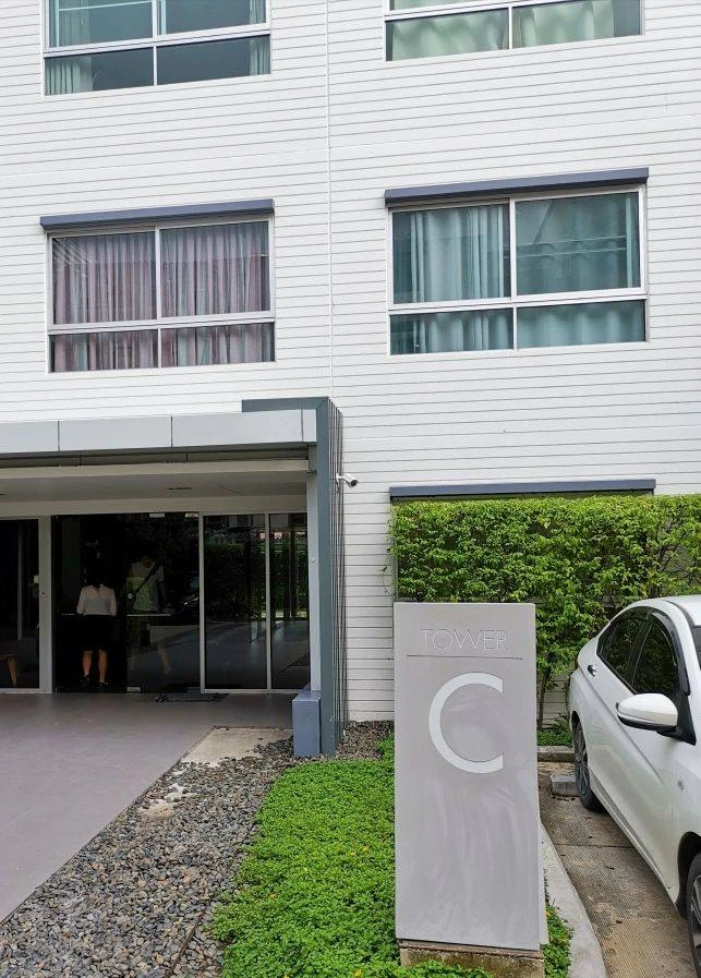 Selling D Condo Rattanathibet, ready-to-move-in unit on the 2nd floor. Comes with amenities. Great price. Don't miss out!