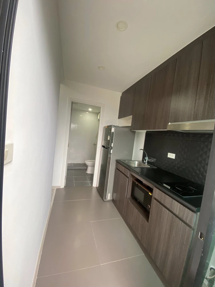 For sale: D Mark Condo Sutthisan, 1 bedroom, 1 bathroom, built-in headboard, great location, hurry and reserve now!