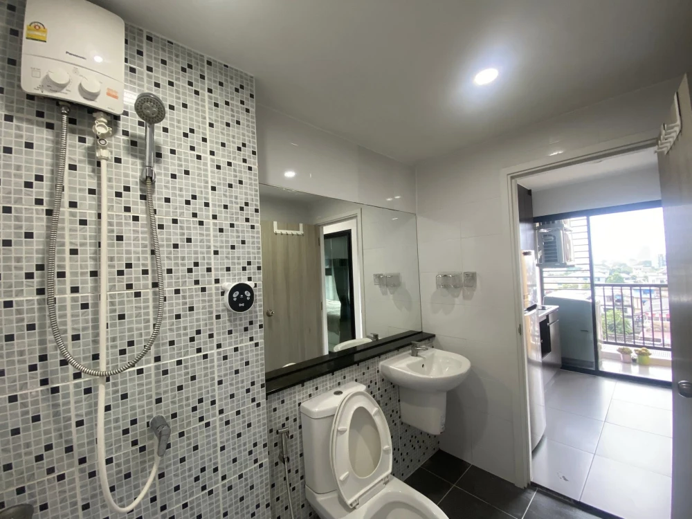 For sale: D Mark Condo Sutthisan, 1 bedroom, 1 bathroom, built-in headboard, great location, hurry and reserve now!