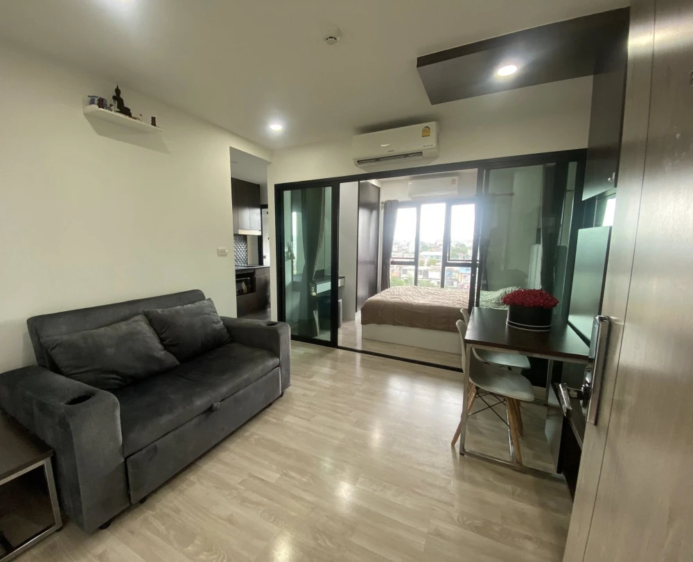 For sale: D Mark Condo Sutthisan, 1 bedroom, 1 bathroom, built-in headboard, great location, hurry and reserve now!