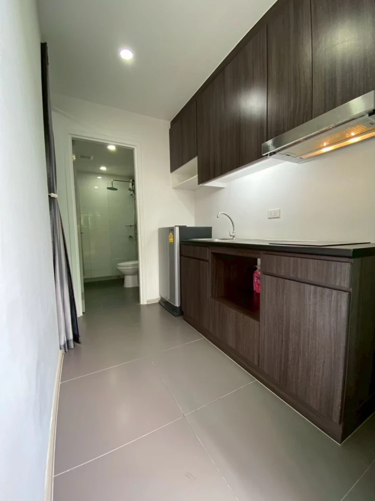 For sale: D Mark Condo Sutthisan, 3rd floor, nice room, fully furnished. Interested in owning one? Hurry and reserve now!