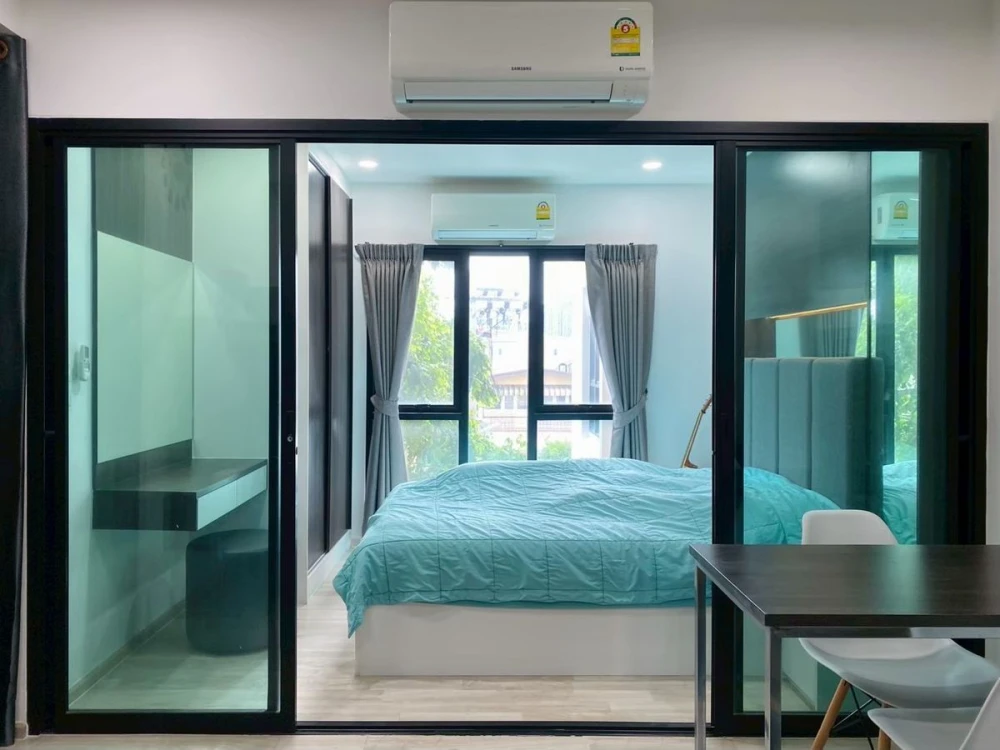 For sale: D Mark Condo Sutthisan, 3rd floor, nice room, fully furnished. Interested in owning one? Hurry and reserve now!