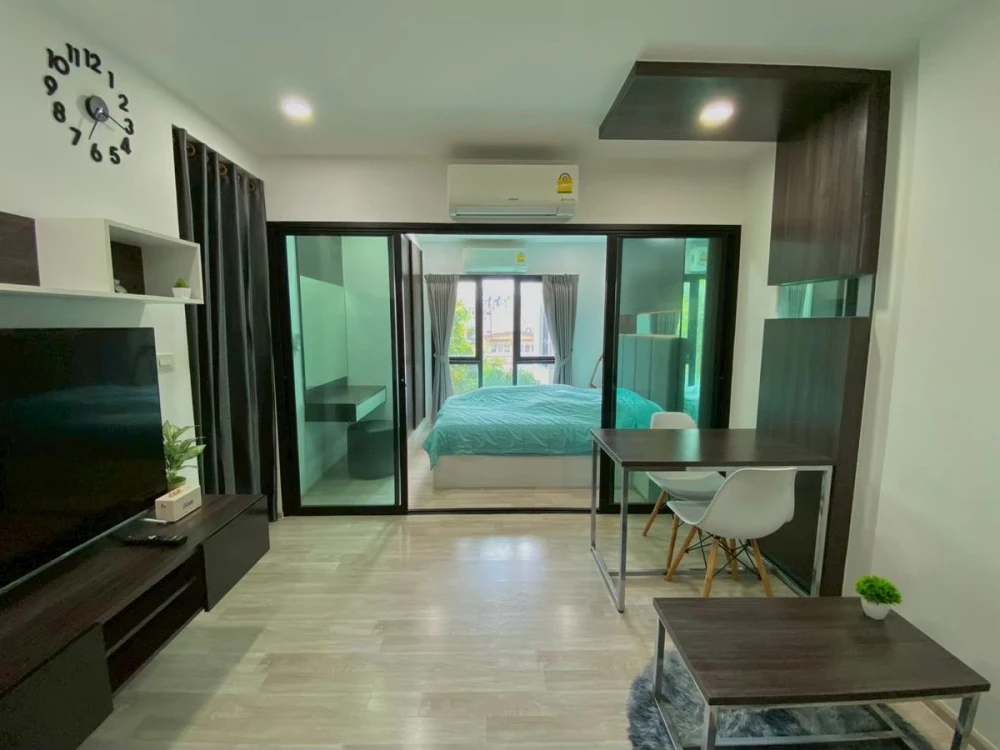 For sale: D Mark Condo Sutthisan, 3rd floor, nice room, fully furnished. Interested in owning one? Hurry and reserve now!