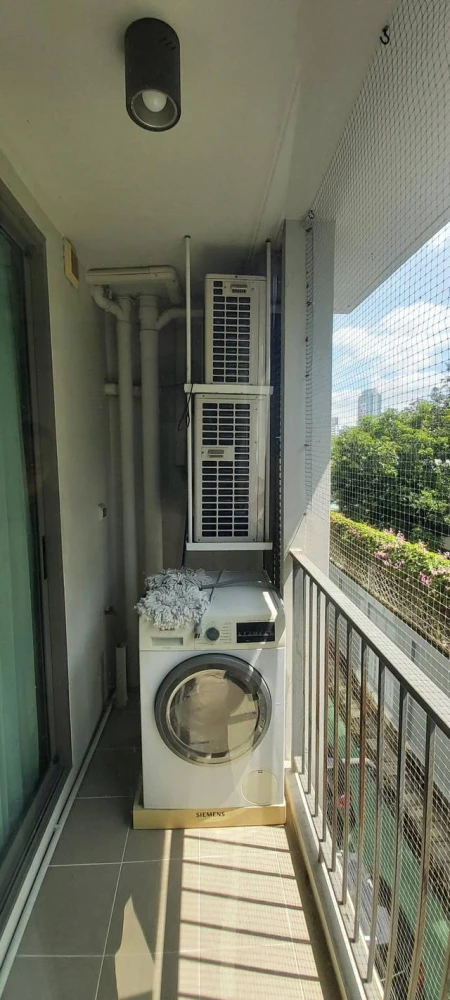 For sale: D' Memoria Phahon Yothin 8 for those who love peace and privacy. The side view is of a beautiful residential house. Reserve now!
