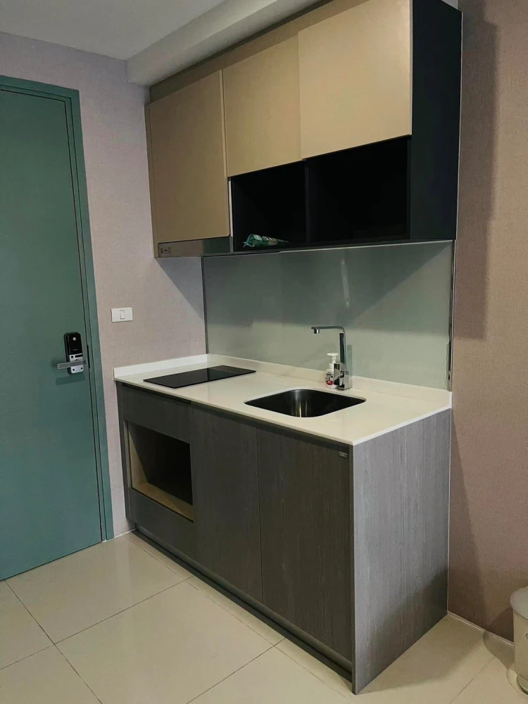 For sale: D' Memoria Phahon Yothin 8 for those who love peace and privacy. The side view is of a beautiful residential house. Reserve now!