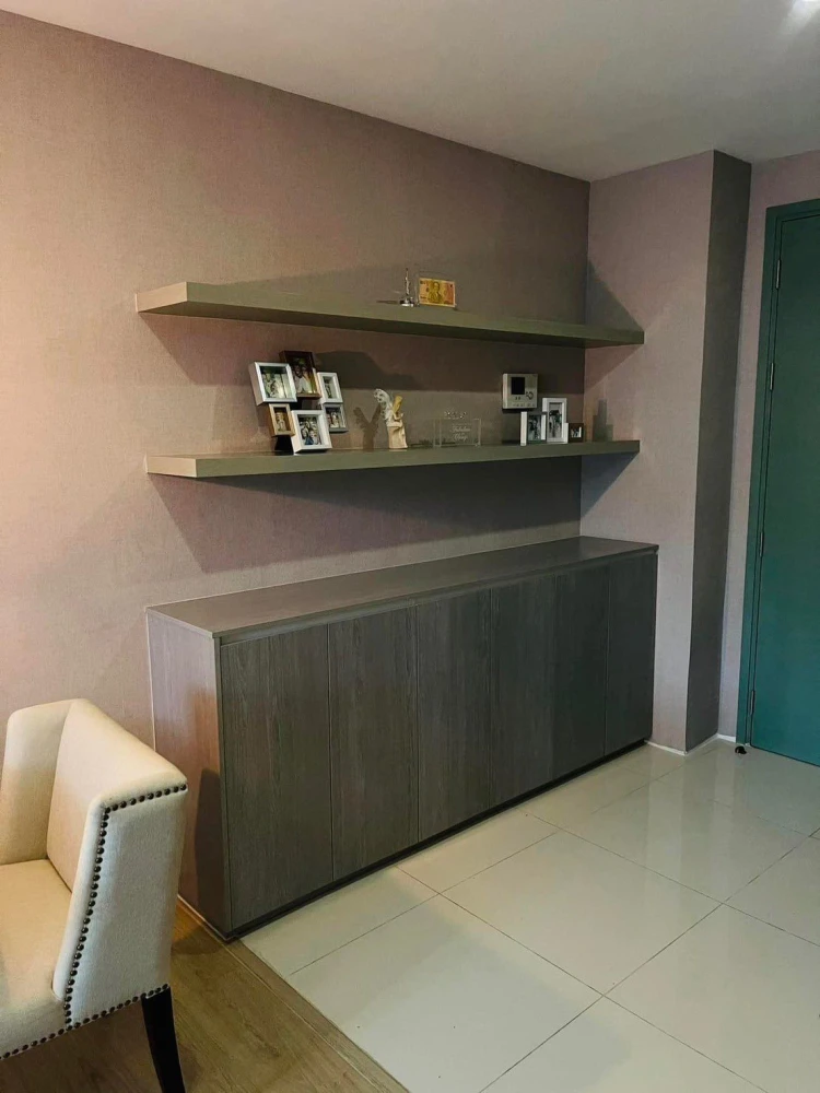 For sale: D' Memoria Phahon Yothin 8 for those who love peace and privacy. The side view is of a beautiful residential house. Reserve now!