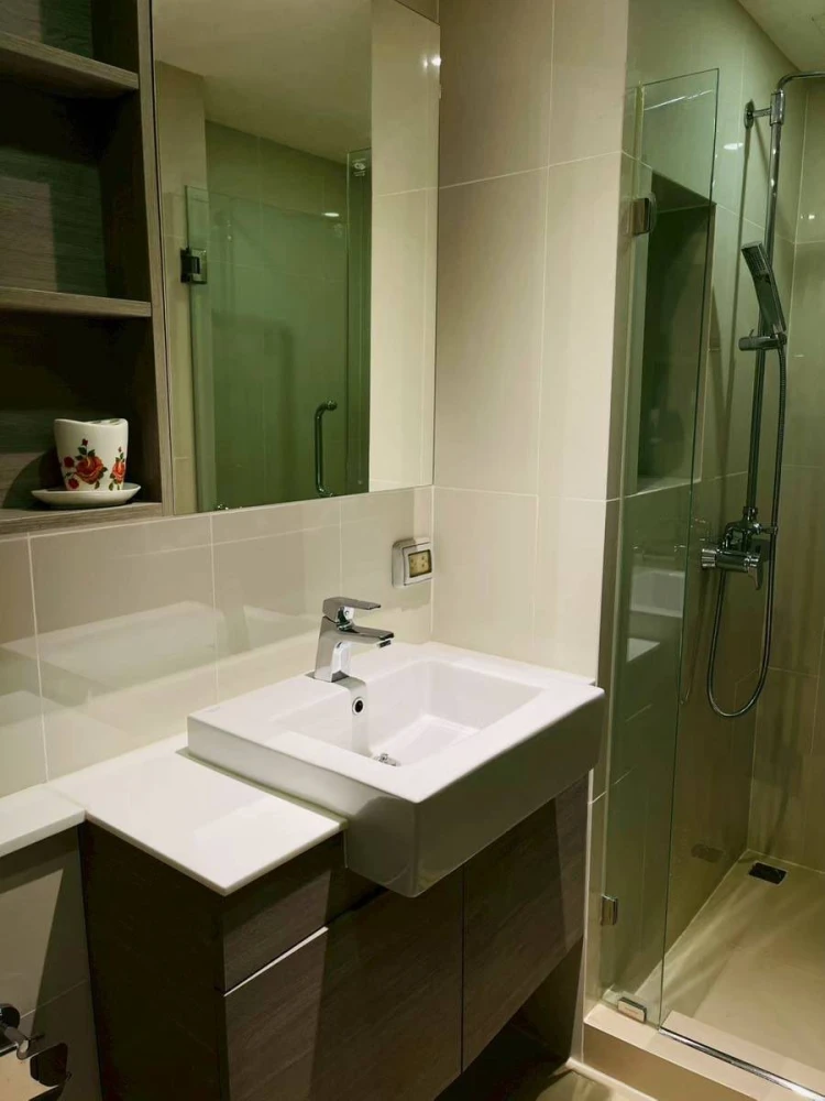 For sale: D' Memoria Phahon Yothin 8 for those who love peace and privacy. The side view is of a beautiful residential house. Reserve now!