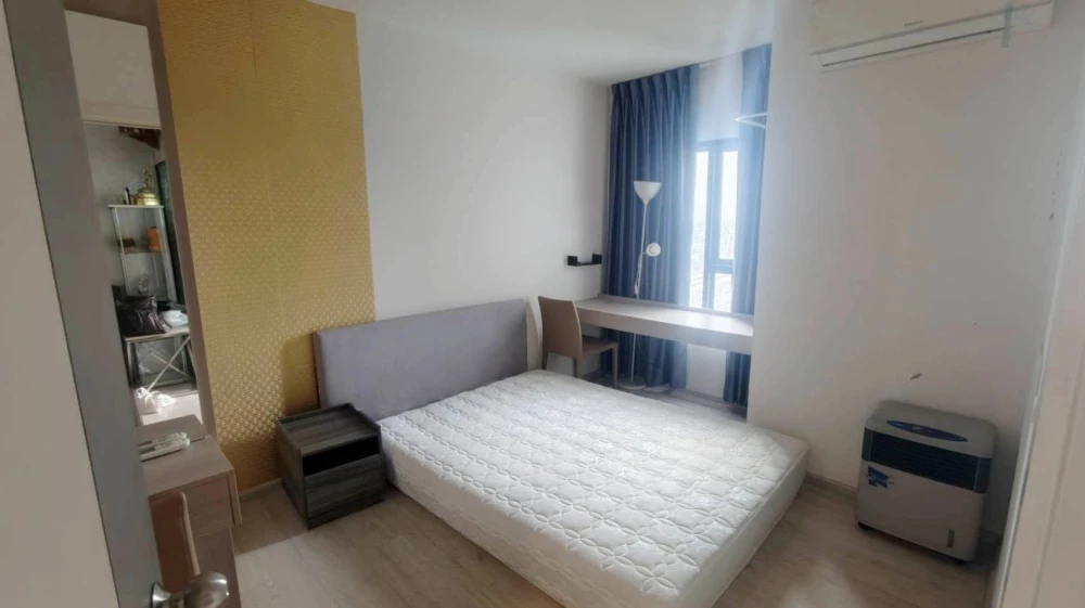 Selling Dcon Prime Rattanathibet, ready-to-move-in unit. Well-partitioned and zoned for optimal privacy. Great value. Don't miss out!