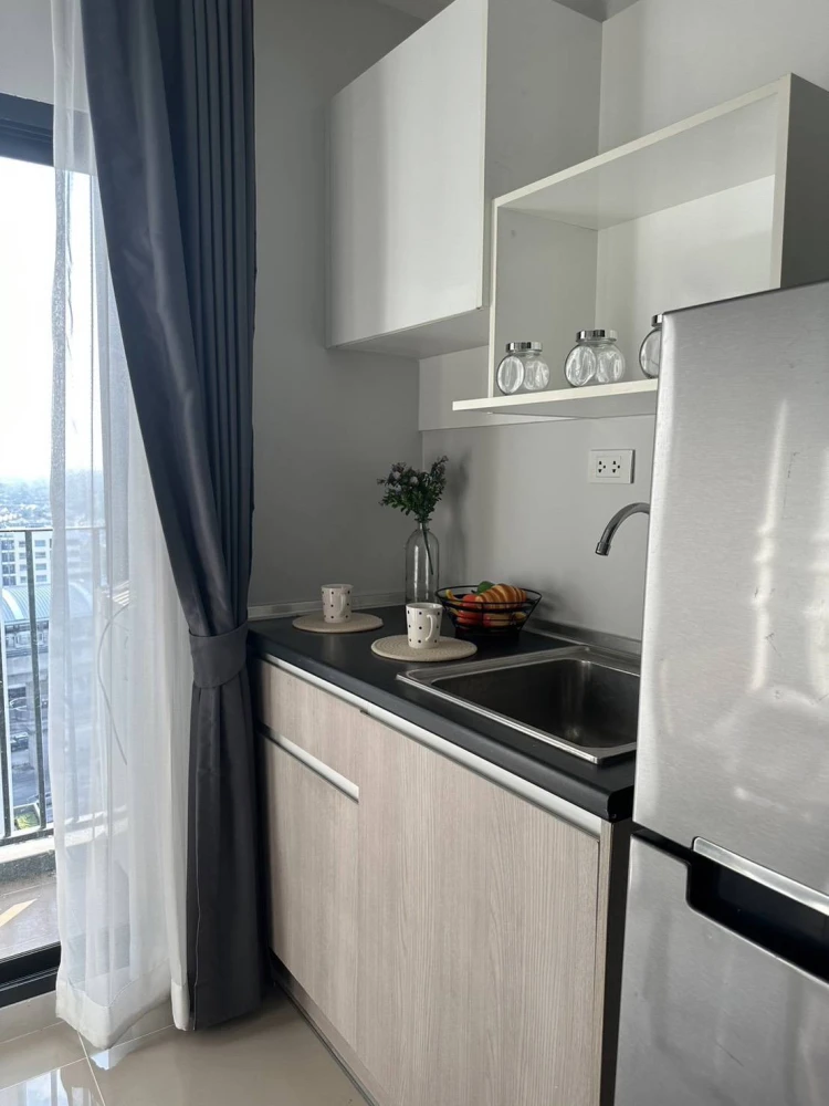 Selling Dcon Prime Rattanathibet, beautifully decorated unit with high-quality built-in furniture, in a prime location. Book now!