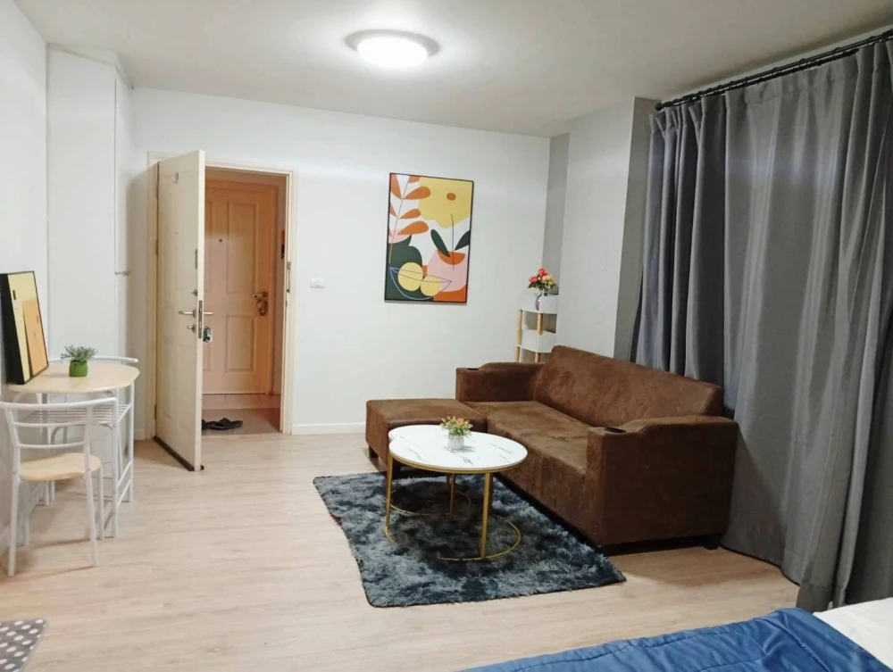For sale: dcondo Campus Resort Rangsit 2, corner room, swimming pool view, fully furnished, nice to live in, reserve now.