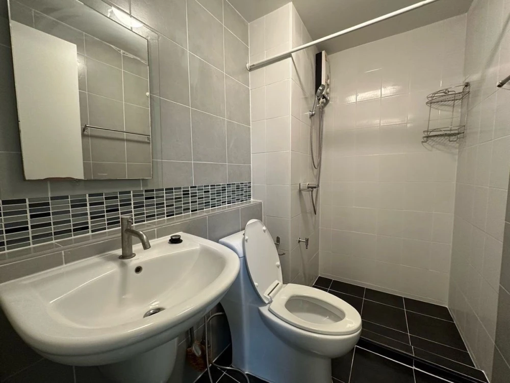 Dcondo Charan-Bangkhunnon for sale, a lovely room, beautifully decorated in a cool tone, comes with complete furniture, don't miss it.