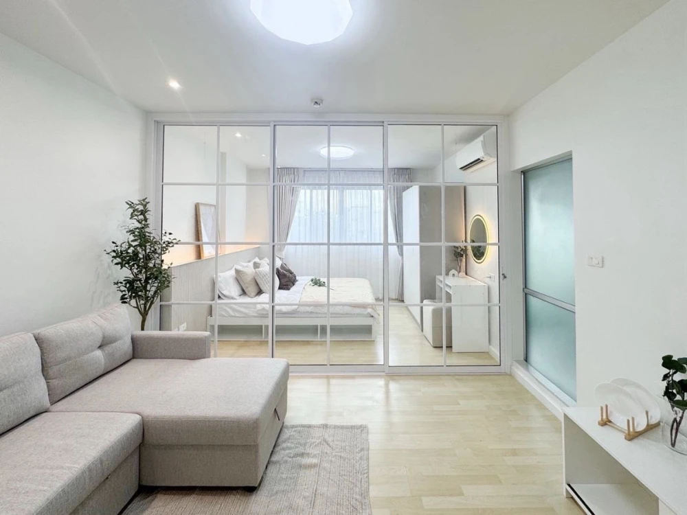 Dcondo Charan-Bangkhunnon for sale, a lovely room, beautifully decorated in a cool tone, comes with complete furniture, don't miss it.