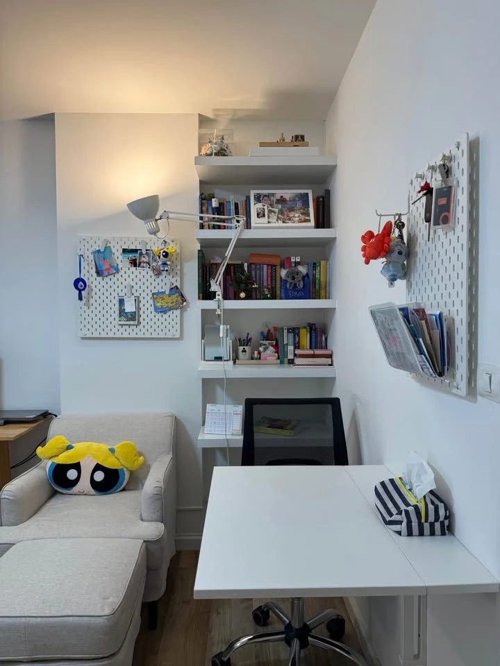 Selling Dcondo Onnut Rama 9, 3rd floor unit. High-quality built-in furniture. Convenient transportation. Book now!