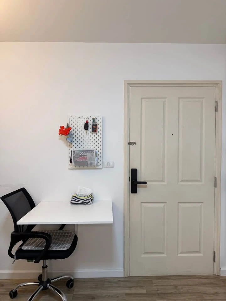 Selling Dcondo Onnut Rama 9, 3rd floor unit. High-quality built-in furniture. Convenient transportation. Book now!