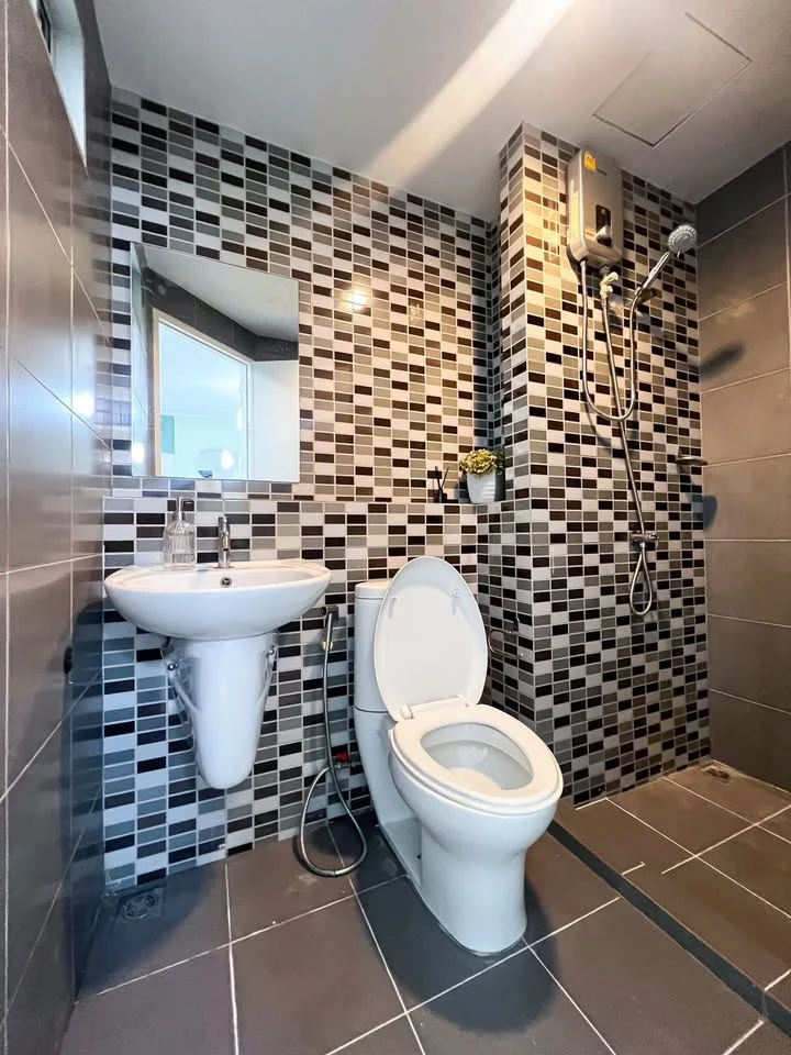 Selling DCondo Rattanathibet. Nice room, fully furnished, low floor. Book now!