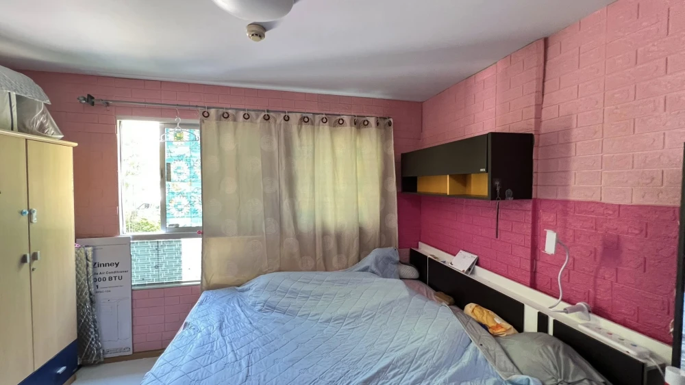 Selling a nice DCondo Rattanathibet unit on the 2nd floor. Excellent location and fully furnished. Don't miss out!