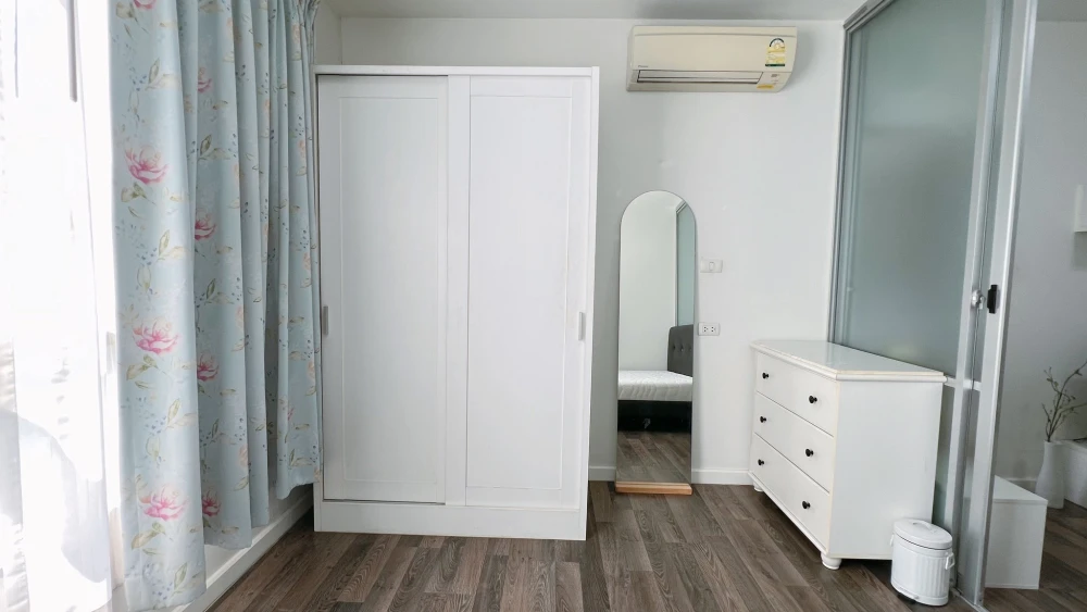 Selling Dcondo Sukhumvit 109, ready to move in, fully furnished. Just bring your personal belongings and you can occupy the unit!