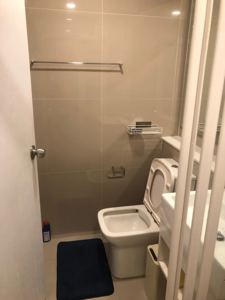 Selling Denim Jatujak condo, very high floor, pool view, fully furnished. Just bring your belongings and move in!