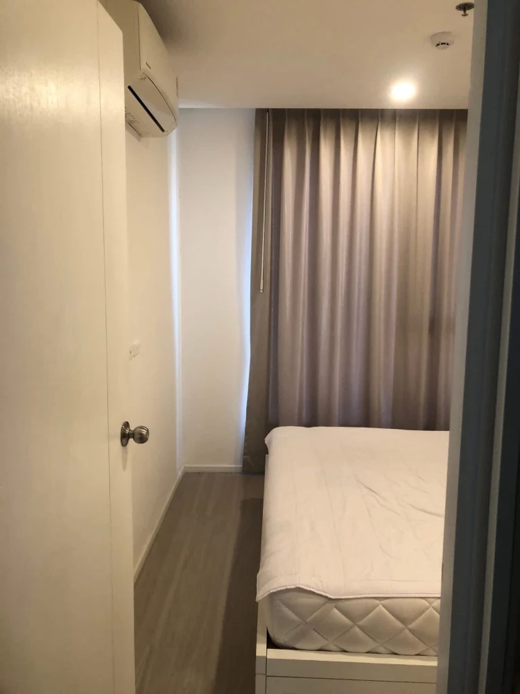 Selling Denim Jatujak condo, very high floor, pool view, fully furnished. Just bring your belongings and move in!