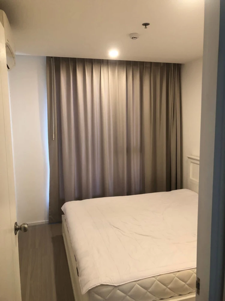 Selling Denim Jatujak condo, very high floor, pool view, fully furnished. Just bring your belongings and move in!