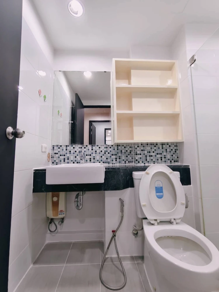 Diamond Ratchada for sale, spacious room, lots of usable space, good location, complete facilities, reserve now.