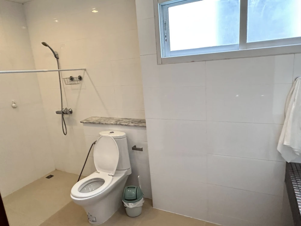 Selling Diamond Suites, beautifully decorated rooms, lots of usable space, good location, can you not book it?