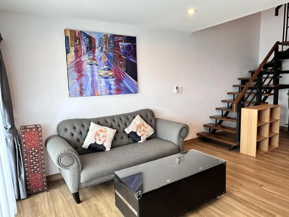 Selling Diamond Suites, beautifully decorated rooms, lots of usable space, good location, can you not book it?