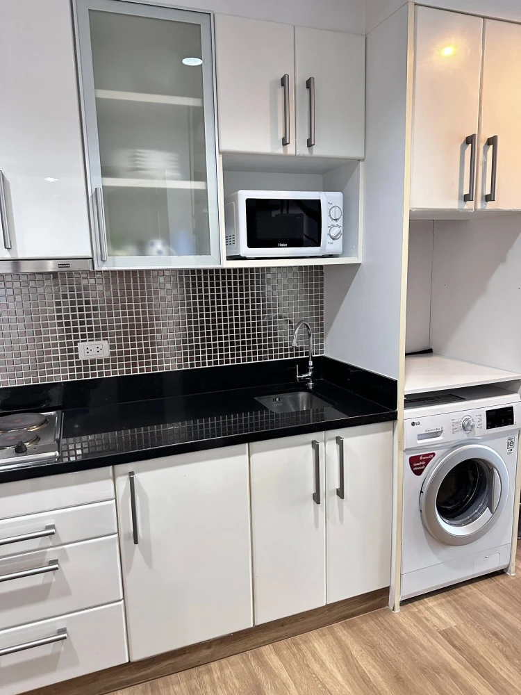 Selling Diamond Suites, beautifully decorated rooms, lots of usable space, good location, can you not book it?