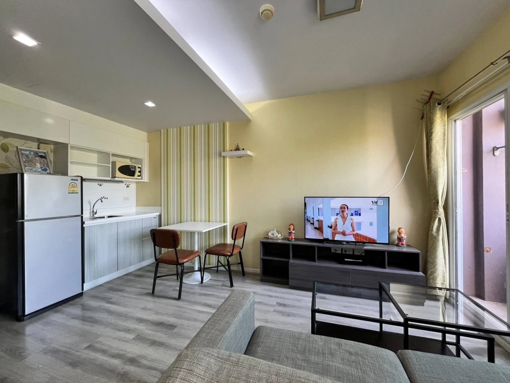 Double Lake Condominium for sale. Spacious and comfortable rooms with beautiful wallpaper. Ready to move in!
