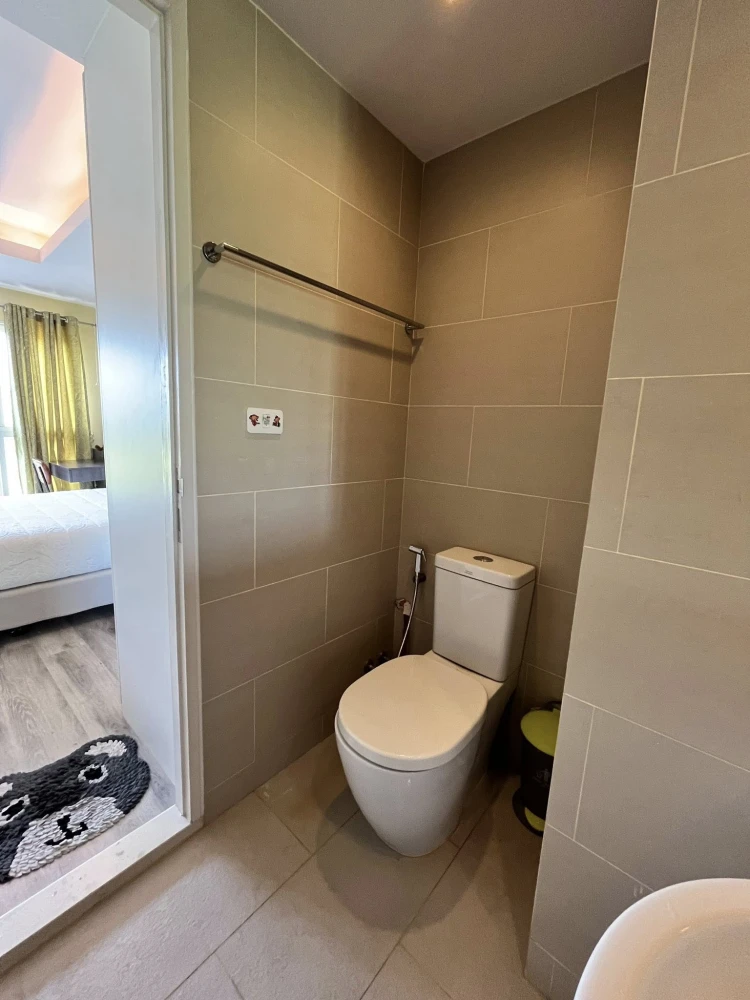 Double Lake Condominium for sale. Spacious and comfortable rooms with beautiful wallpaper. Ready to move in!