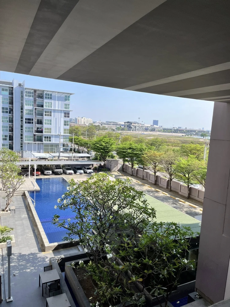 Double Lake Condominium for sale. Spacious and comfortable rooms with beautiful wallpaper. Ready to move in!