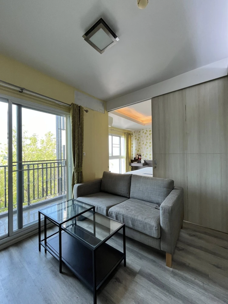 Double Lake Condominium for sale. Spacious and comfortable rooms with beautiful wallpaper. Ready to move in!