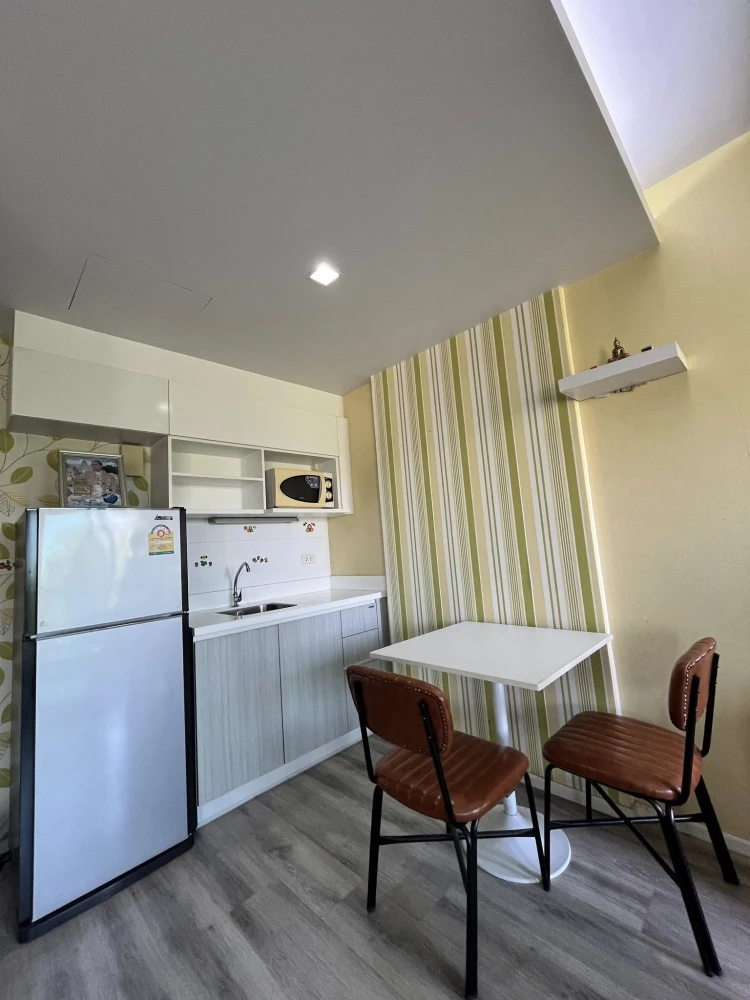 Double Lake Condominium for sale. Spacious and comfortable rooms with beautiful wallpaper. Ready to move in!