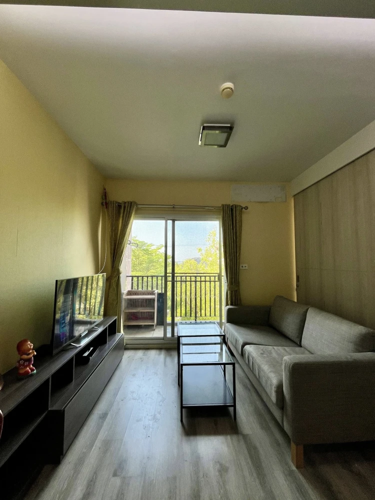 Double Lake Condominium for sale. Spacious and comfortable rooms with beautiful wallpaper. Ready to move in!