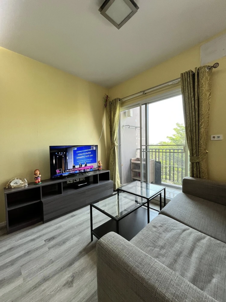 Double Lake Condominium for sale. Spacious and comfortable rooms with beautiful wallpaper. Ready to move in!